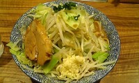「らーめん（並） 750円 野菜増し、にんにく」@ラーメン燈郎の写真