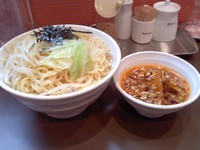 「辛冷やしつけ麺、大盛」@麺家まるの写真