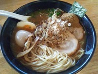 「焦がし醤油らーめん・味玉・魚粉」@麺屋我龍の写真