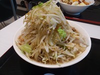 「ラーメン豚増し中盛り」@ジャンクガレッジ 甲府昭和店の写真