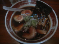 「ブラック味玉らーめん　850円（クーポンで400円）」@麺家いろは CiC店の写真