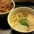 小うどん（140円）＋和風牛丼ミニ（250円）