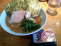 「朝ラーメン(５００円)＋ツイッター割り(今週は海苔サービス)」@横浜ラーメン 武蔵家 大井町店の写真