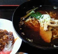 「Aランチ【醤油ラーメン＋ひき肉のトマト風味丼】（500円）」@中国料理 光苑の写真