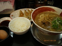 「徳島ラーメン　バリかた￥580　餃子セット￥300」@徳島ラーメン 麺王 神戸元町店の写真