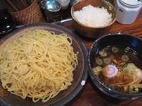「にぼし醤油つけ麺（大盛り・温）680円＋ごはん100円」@つけ麺 大臣の写真