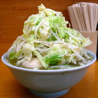 「ラーメン 700円 + 味玉（ヤサイマシマシ）」@ラーメン二郎 新橋店の写真