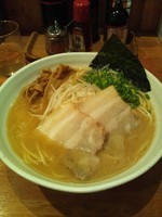 「宮崎とんこつ醤油ラーメン（650円）」@宮崎とんこつラーメン神楽 川口店の写真