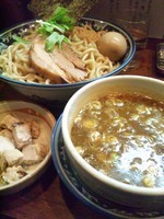 「カレーつけ麺・大盛り＋乱切りチャーシュー＋味玉」@中華そば 旋の写真