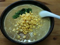 「クリーミーカレーラーメン＋コーン（￥600＋￥100）」@ラーメン かるあの写真