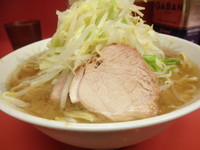 「小ラーメン（ブタ2）+野菜・ニンニク増し　「600円+無料」」@ラーメン二郎 環七一之江店の写真