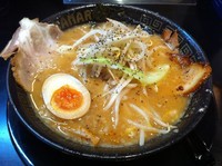 「とことんこつ(+味玉) (700円)」@豚人なかまる 一乗寺店の写真