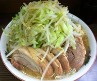 「小豚ラーメン（750円）ヤサイマシマシ･ニンニク」@ラーメン二郎 横浜関内店の写真