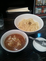 「辛つけめん」@つけめんTETSU 横浜ランドマークプラザ店の写真