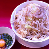 「ラーメン（ニンニクアブラ）+スキヤキ」@用心棒の写真