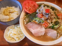 「濃菜麺（豚肉とﾊﾟﾌﾟﾘｶのﾊﾞｼﾞﾙｿｰｽ炒めﾄｯﾋﾟﾝｸﾞ）」@濃菜麺 井の庄の写真