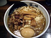 「特製らー麺大盛り、800円」@麺屋 茅根の写真