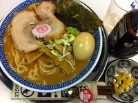 「大勝軒（らーめん中盛)+黒烏龍茶」@らーめん 凌駕の写真