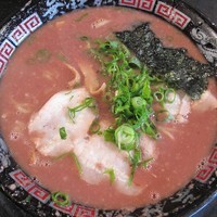 「とんこつラーメン￥７５０」@無鉄砲 東京中野店の写真