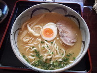 「鶏骨ラーメン（平打ち全粒粉麺） 700円」@麺's たぐちの写真