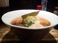 「鰮煮干（塩） ７３０円＋味玉１００円」@喜元門 本店の写真