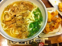 「温肉うどん大盛＋とり天」@おにやんまの写真
