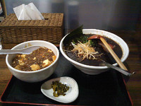 「黒胡麻唐辛子麺(800円)+麻婆丼(380)」@ラーメン創作麺処 めん坊の写真