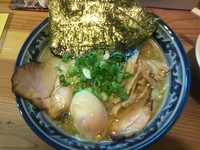 「とんこつラー麺(750円)+味玉(100円)」@ラー麺 鎌倉家の写真