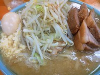 「大ブタ入り（ニンニク、カラメ）＋味玉」@ラーメン二郎 新橋店の写真