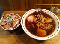 「ガリガリ中華そば 850 + 豚丼 250」@西尾中華そばの写真