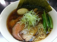 「鶏と魚介の豊潤醤油特製ラーメン」@麺処 ほん田 東京駅一番街店の写真