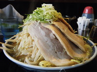「醤油ラーメン(小)野菜増しチャーシュー入り「油麺固」880円」@らーめん伏竜 本店の写真