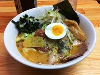 「アンチョビトマト＋サービストッピング」@九州大分ラーメン 麺恋亭 中華街店の写真