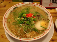 「とんこつラーメン(博多の虎)」@虎と龍 江坂緑地公園店の写真