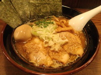 「特製醤油らぁ麺」@ゴリラーメンの写真