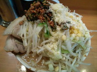 「ドロン麺 パルメザンチーズ ニンニク少し」@ラーメン二郎 八王子野猿街道店2の写真