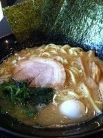 「醤油豚骨ラーメン（750円→350円大感謝祭価格）」@ゴル麺。 横浜2号店の写真