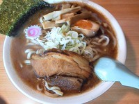 「牛豚鶏ラーメン（大盛）３００㌘　￥７５０＋￥１００円」@ゑびす印の大笑軒 かめ家の写真