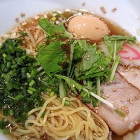 「しょうゆらーめん+味玉（クーポン）　680円」@らーめん 鷹の羽の写真