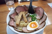 「こくまろ塩チャーシュー麺（大盛り）」@俺のラーメンあっぱれ屋の写真
