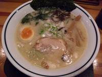 「塩豚骨らうめん」@らぅめん ながまたの写真