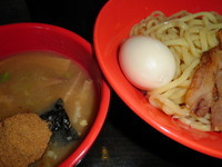 「醤油つけ麺（豚骨醤油魚介）・全部入り　１０００円」@麺’sBLAND 文蔵BLACKの写真