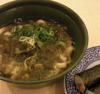 「昆布うどん（273円）＋すし5皿（525円）」@くら寿司 春日部小渕店の写真