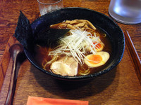 「けや木らーめん（中）煮たまご付き」@らーめん工房 けや木の写真