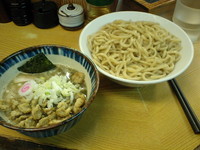 「煮番搾り大(900円)＋鶏皮(100円)」@つけめん 三三㐂の写真