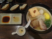 「特選しおそば+焼き餃子(1290円→650円)」@焙煎汐蕎麦処 金字塔の写真