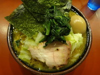 「ラーメン+味玉+キャベツ」@家系総本山 ラーメン吉村家の写真