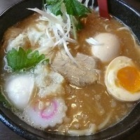 「ワンタン魚介豚骨醤油（味玉子トッピング）」@新小岩製麺所 落としぶたの写真