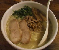 「白鶏ラーメン大盛無料」@鶏の穴の写真