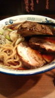 「肉おおめ900円」@富山ブラックラーメン だらんま 神田本店の写真